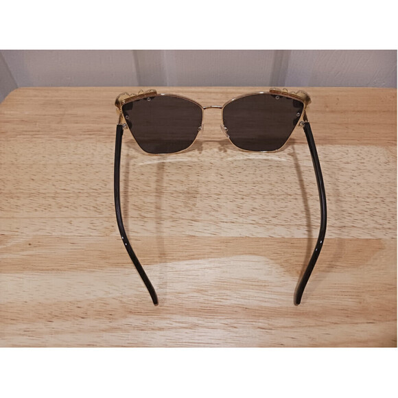 Cat Eye Shaped Sunglasses In Gray - Picture 3 of 6